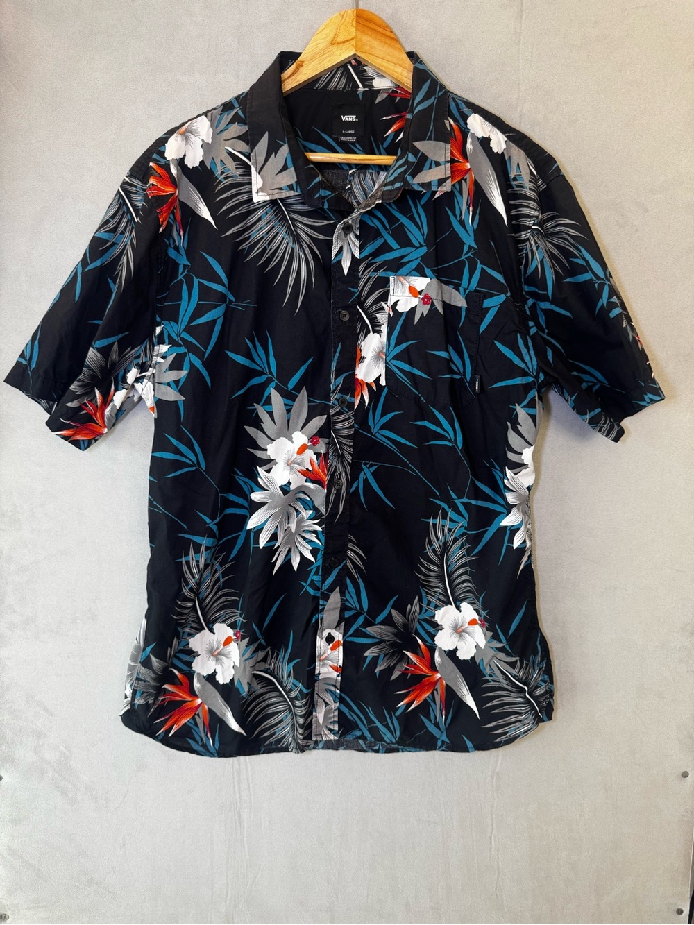 Vans Menβs XL Hawaiian Shirt Black Tropical Floral Tailored Fit Button Up